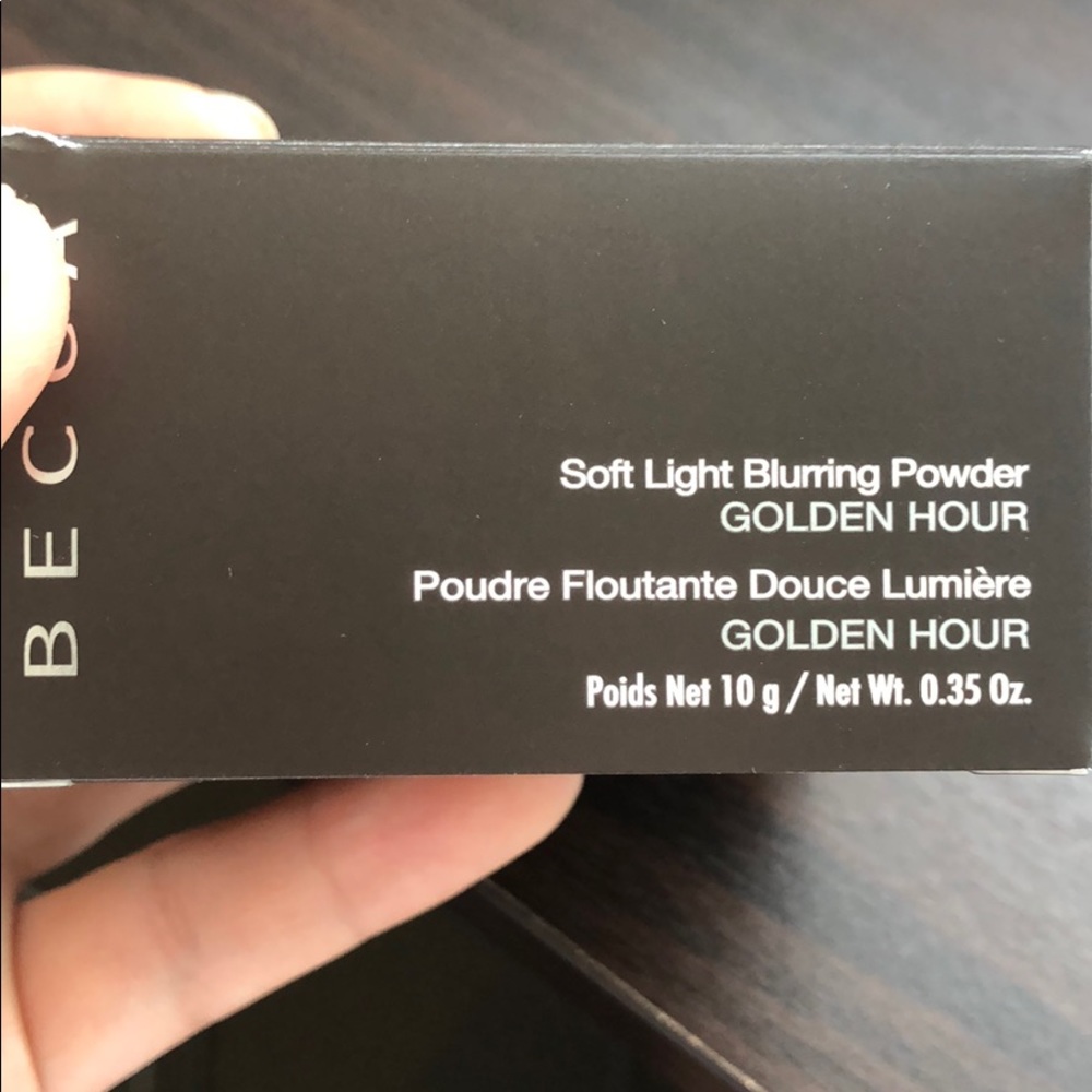 Becca soft light blurring powder *NEW*